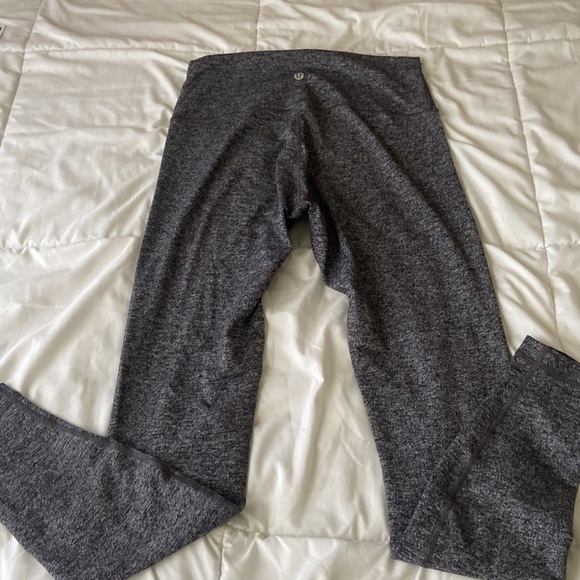 Lululemon Wunder under high-rise leggings color: Heathered black. size: 8 - Picture 2 of 4